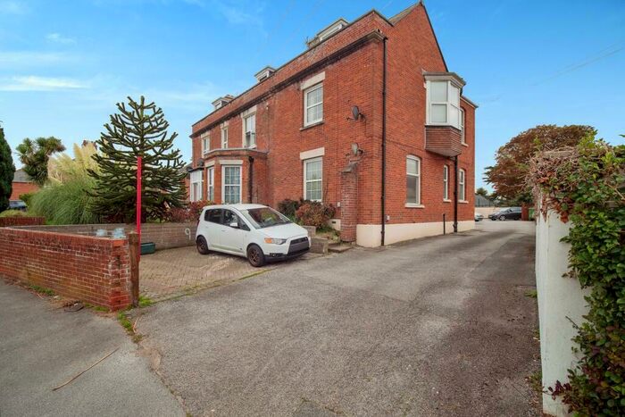 2 Bedroom Flat To Rent In Chickerell Road - Weymouth, DT4