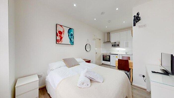 1 Bedroom Flat To Rent In Blenheim Gardens, NW2