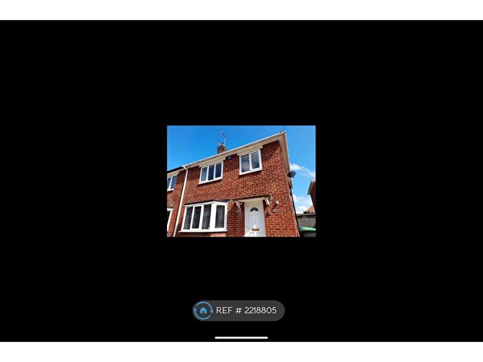 3 Bedroom Semi-Detached House To Rent In Elizabeth Close, Hucknall, Nottingham, NG15