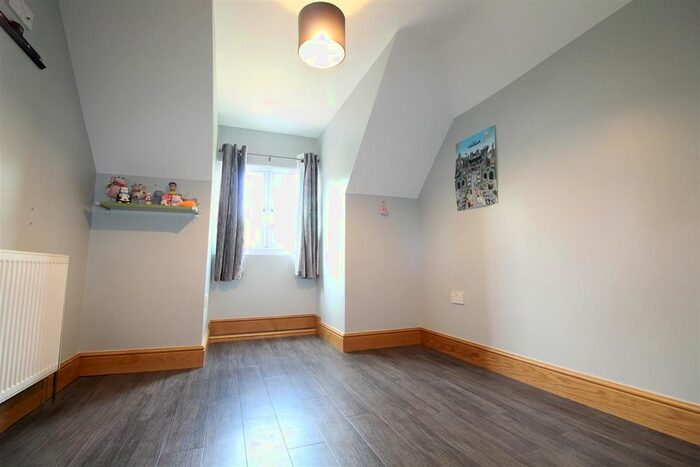 4 Bedroom Detached House For Sale In Lowry Way, Stowmarket, IP14