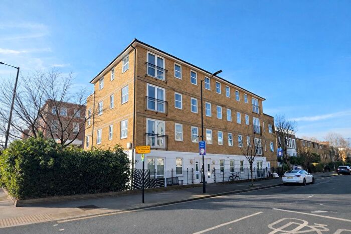 2 Bedroom Flat To Rent In Queensbridge Road, London, E8