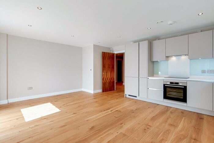 3 Bedroom Flat To Rent In Holloway Road, Archway, N19