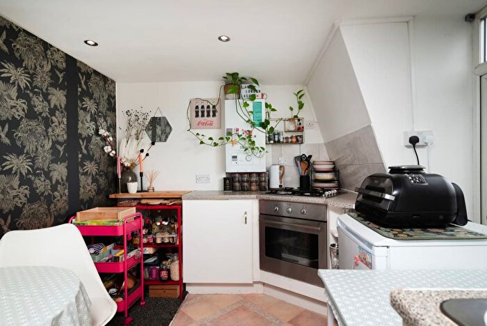 1 Bedroom Flat To Rent In Killyon Terrace, London, SW8