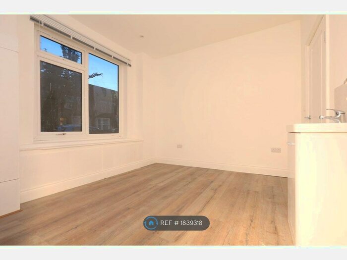 Studio To Rent In Florence Road, Southall, UB2