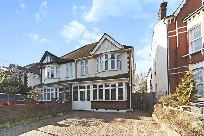 4 Bedroom Semi-Detached House For Sale In Morland Road, Croydon, CR0