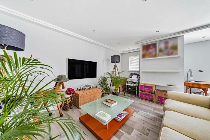 2 Bedroom Flat To Rent In Chantry Point, Guildford, GU1