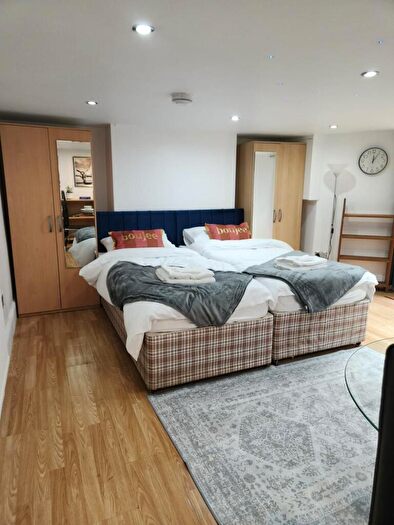 1 Bedroom Flat To Rent In Flat Room, Bullingdon Road, OX4