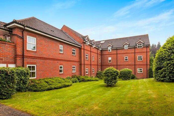 2 Bedroom Flat To Rent In Talavera Close, Crowthorne, RG45