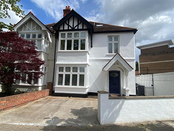 5 Bedroom Semi-Detached House For Sale In The Grove, Isleworth, TW7