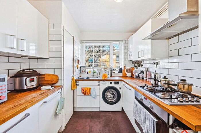 2 Bedroom Flat For Sale In Dora Street, London, E14
