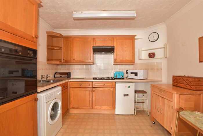 1 Bedroom Flat For Sale In Pier Avenue, Herne Bay, Kent, CT6