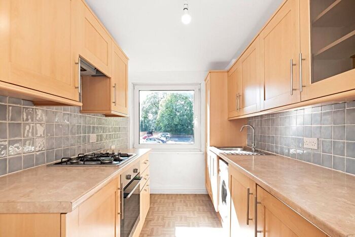 2 Bedroom Apartment To Rent In Priory Crescent, London, SE19