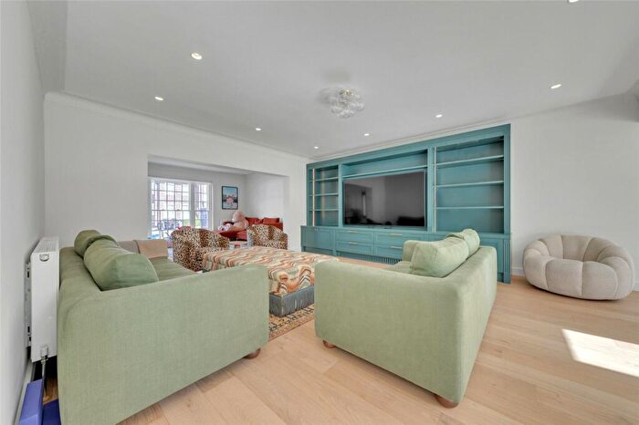 7 Bedroom Detached House To Rent In West Heath Close, London, NW3