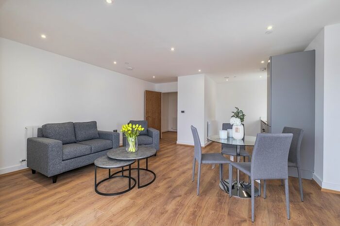 1 Bedroom Flat To Rent In Mast Quay, London, SE18