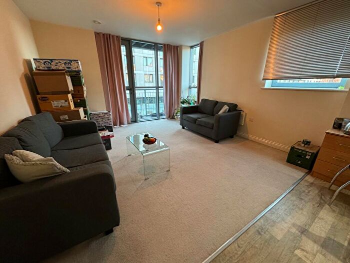2 Bedroom Flat To Rent In Canal Street, Nottingham, Nottinghamshire, NG1