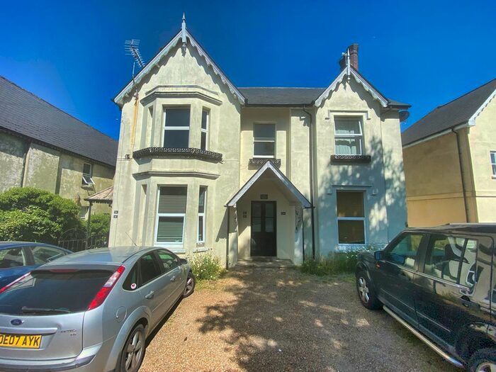 2 Bedroom Flat To Rent In New Town, Uckfield, TN22