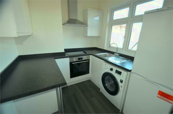 1 Bedroom Flat To Rent In The Broadway, Mill Hill, NW7