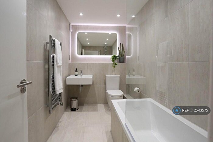 1 Bedroom Flat To Rent In High Street, Tisbury, Salisbury, SP3