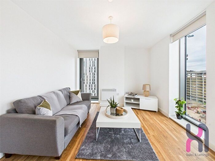 2 Bedroom Flat To Rent In Michigan Point Tower B, Michigan Avenue, M50