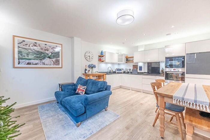 2 Bedroom Flat For Sale In Lakeside Drive, Park Royal, London, NW10