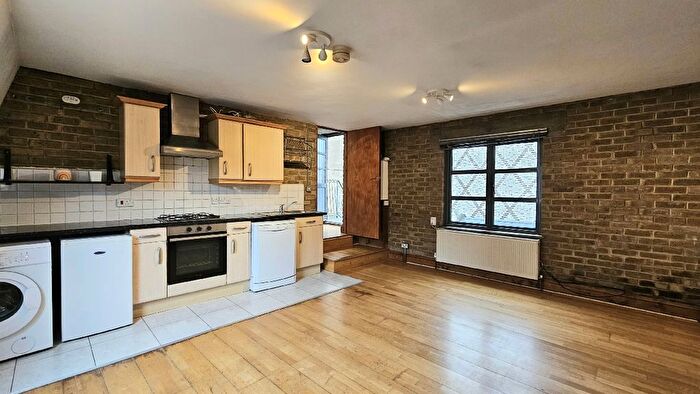 2 Bedroom Flat To Rent In Curtain Road, London, Shoreditch, EC2A