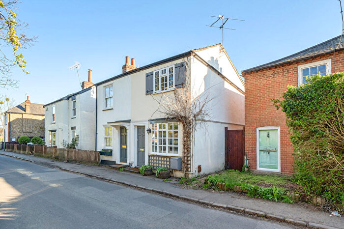 2 Bedroom Cottage For Sale In Alma Road, Esher, KT10