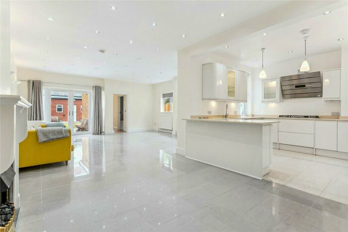 8 Bedroom Semi-Detached House To Rent In Madrid Road, London, SW13