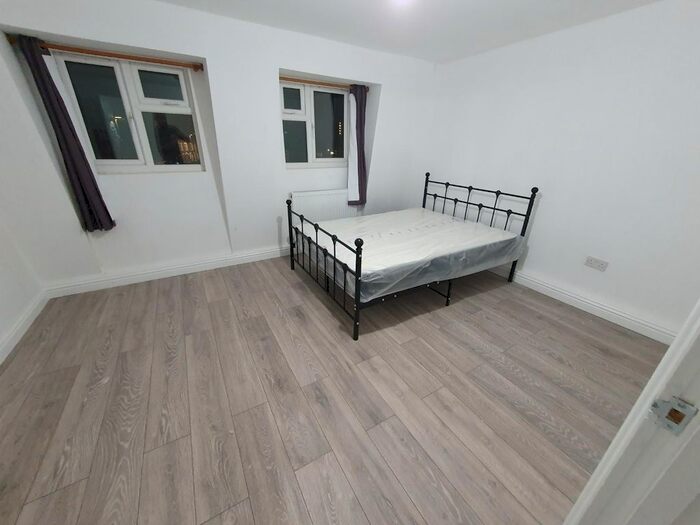 2 Bedroom Flat To Rent In Leytonstone Road, London, E15