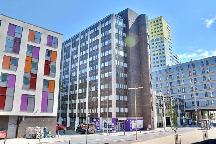 1 Bedroom Apartment For Sale In Isambard Brunel Road, Portsmouth, Hampshire, PO1