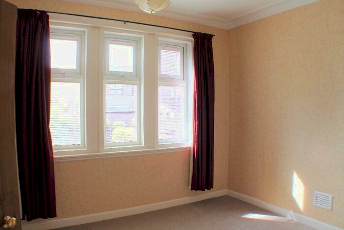 3 Bedroom Bungalow To Rent In Pitbauchlie Bank, Dunfermline, Fife, KY11