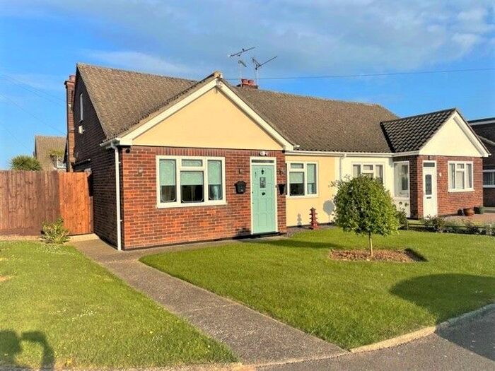 2 Bedroom Semi-Detached Bungalow To Rent In The Bramleys, Ashingdon, Rochford, SS4