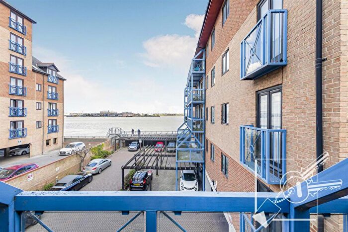 1 Bedroom Flat For Sale In West Street, Gravesend, DA11