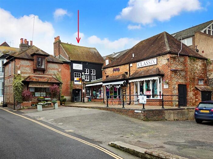 Town House For Sale In Tarrant Square, Arundel, BN18