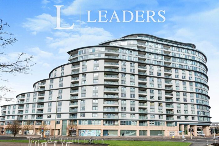 2 Bedroom Flat To Rent In Station Approach, Woking, GU22