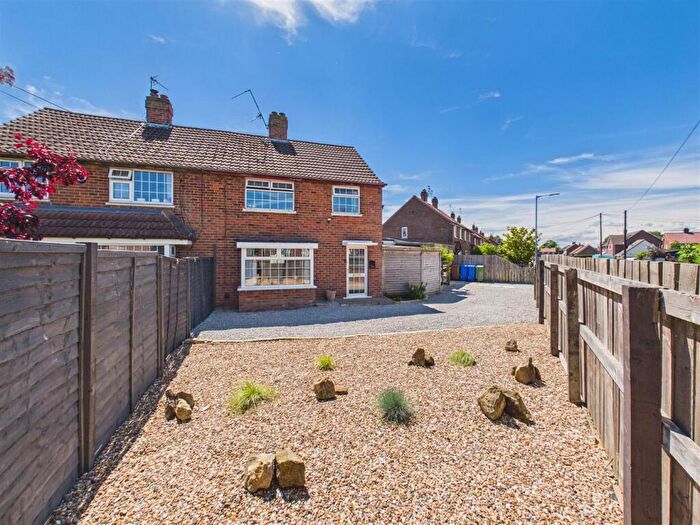 3 Bedroom Semi-Detached House For Sale In The Oval, Brough, HU15