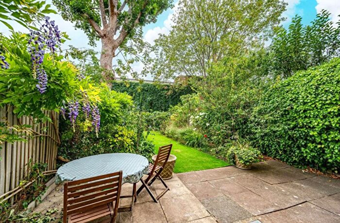 2 Bedroom Flat To Rent In Goldhurst Terrace, South Hampstead, NW6