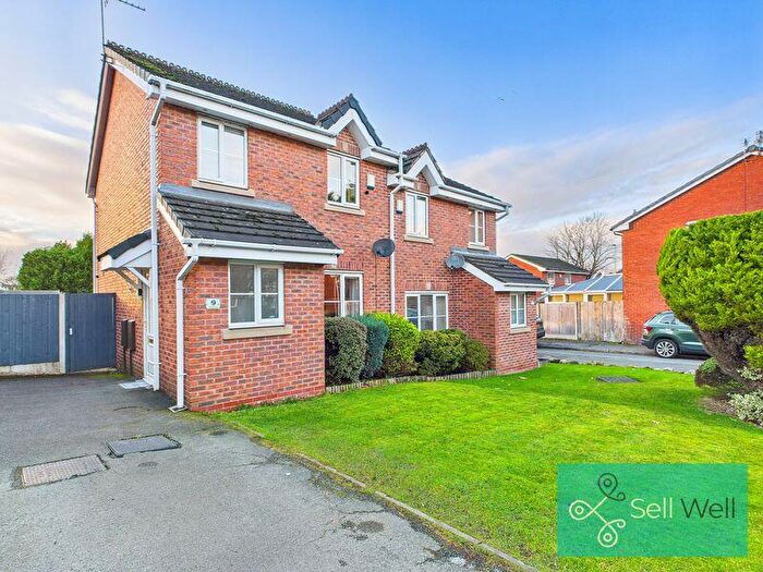 3 Bedroom Semi Detached House For Sale In Irvine Avenue, Worsley, Manchester, M28