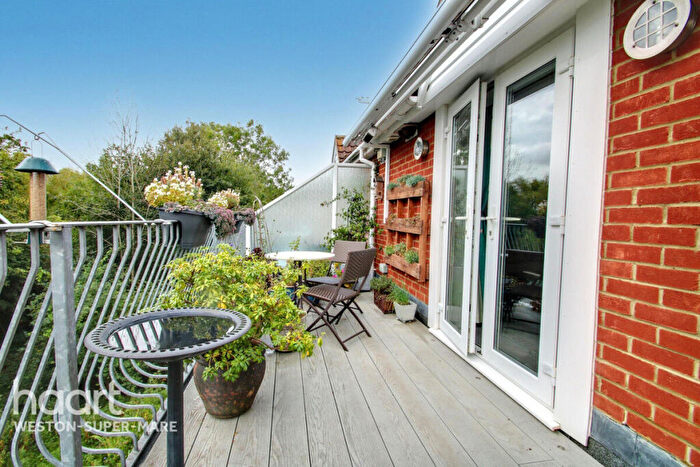 3 Bedroom Coach House To Rent In Aspen Park Road, Weston-super-mare, BS22