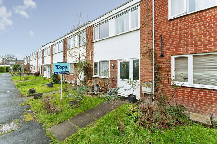 3 Bedroom Terraced House For Sale In Derwent Close, Cambridge, CB1