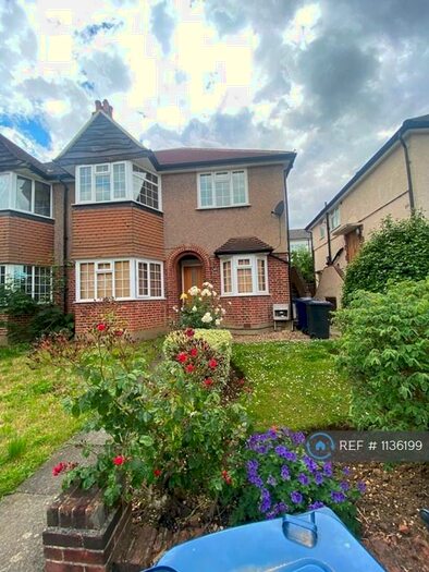 2 Bedroom Flat To Rent In Glenhurst Road, London, N12