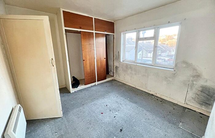 3 Bedroom Terraced House For Sale In Chamberlain Road, Chatham, Kent, ME4