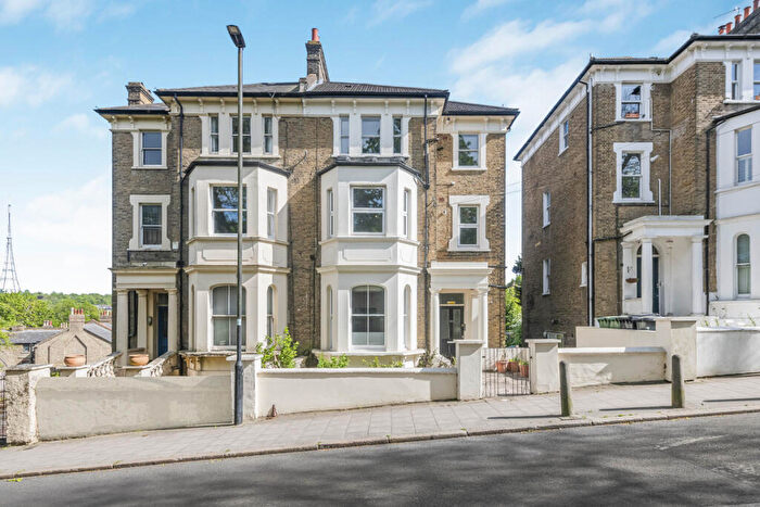 2 Bedroom Apartment For Sale In Salters Hill, London, SE19