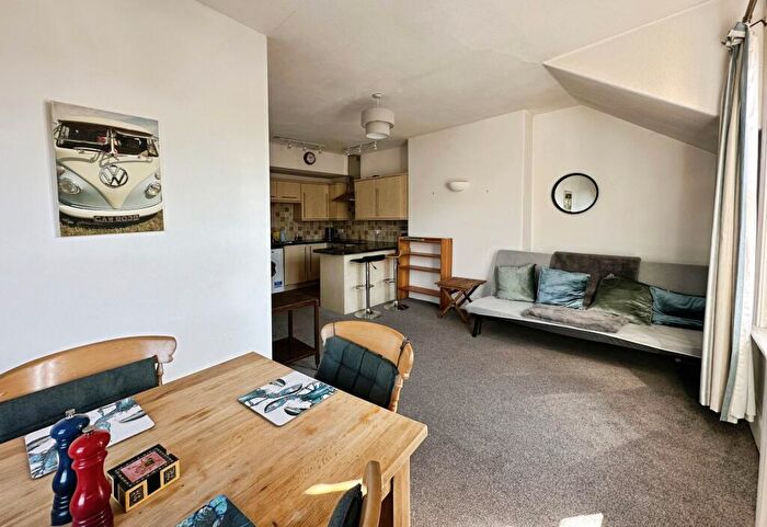 2 Bedroom Flat To Rent In Station Road, Budleigh Salterton, EX9