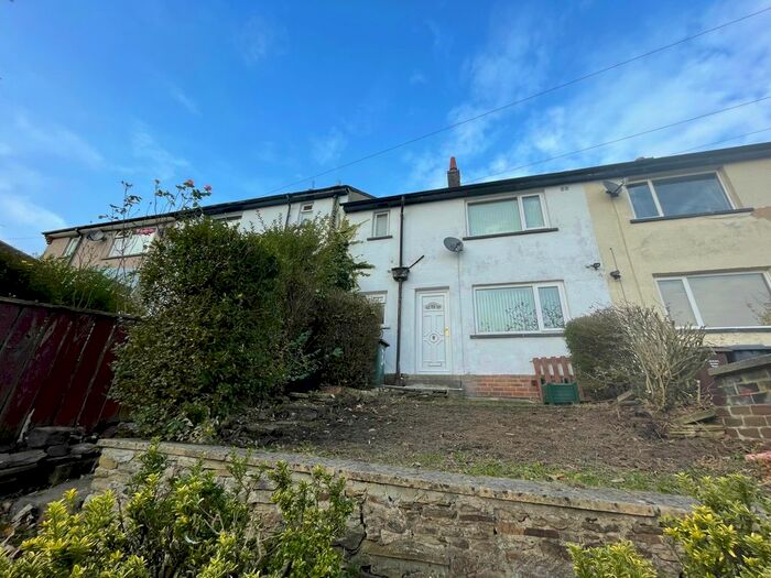 3 Bedroom Property To Rent In Whin Knoll Avenue, Keighley BD21
