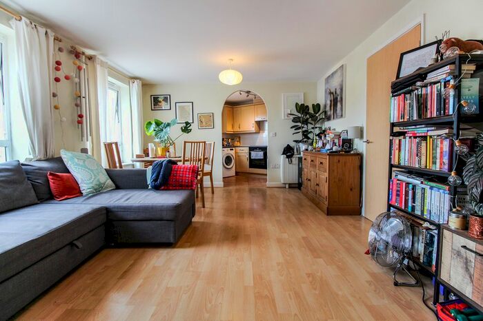 2 Bedroom Flat To Rent In Wood Street, London, E17