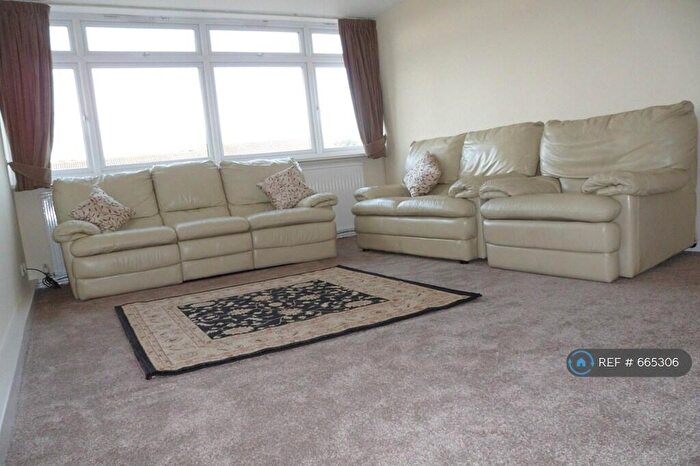 2 Bedroom Flat To Rent In Sylvan Court, Finchley, N12