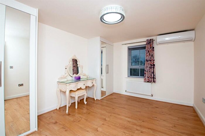 5 Bedroom Detached House To Rent In Juno Lane, Fairfields, MK11