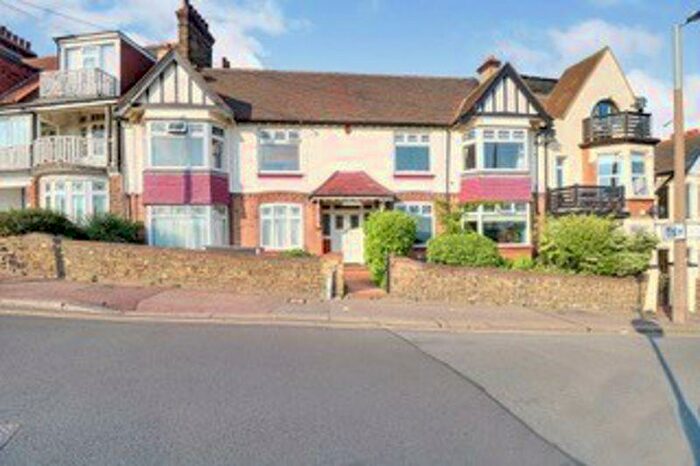 3 Bedroom Flat To Rent In Cliff Gardens, Leigh-On-Sea, SS9