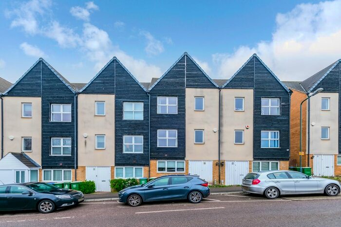 4 Bedroom Terraced House To Rent In Cloudeseley Close, Sidcup, DA14