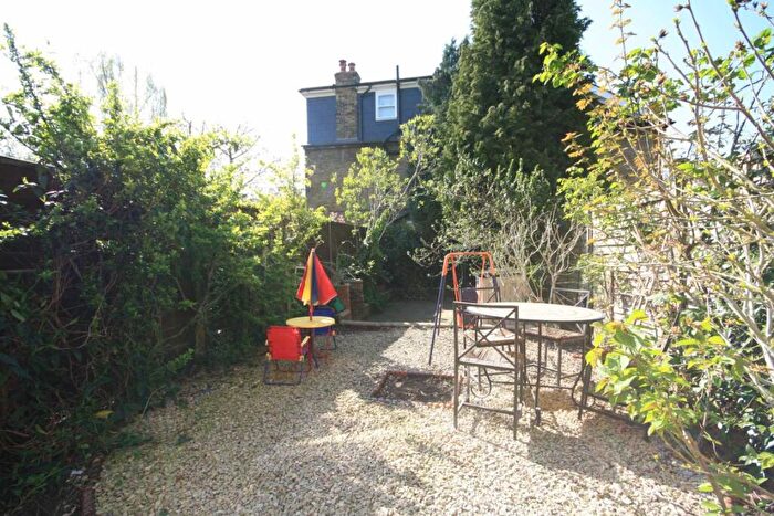 1 Bedroom Flat To Rent In Piper Road, Piper Road, KT1